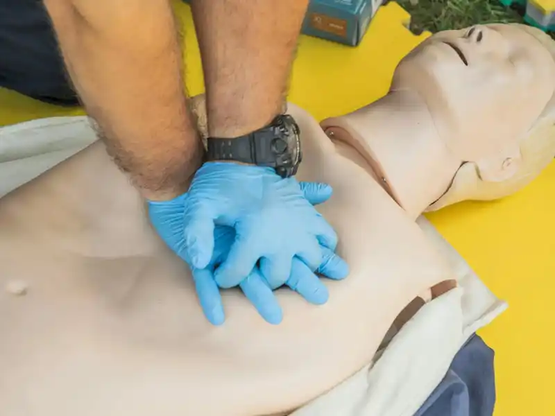 Taller de RCP (Reanimación Cardiopulmonar) en AFA Guardo